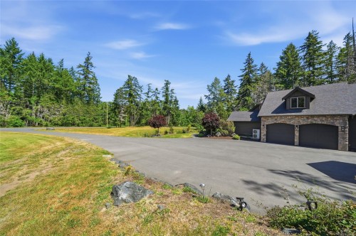 990 View Rd, Qualicum Beach, BC 