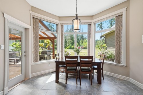 990 View Rd, Qualicum Beach, BC 