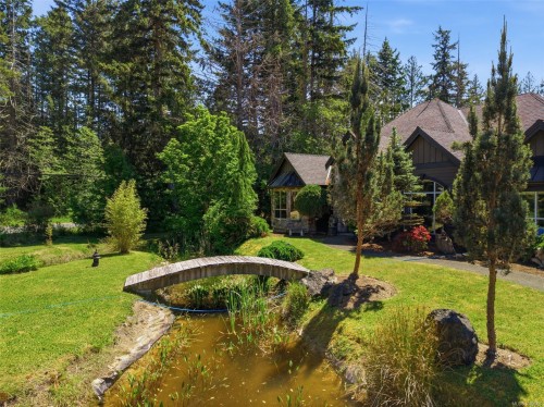 990 View Rd, Qualicum Beach, BC 