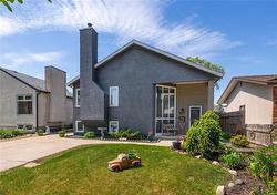 94 Yanofsky WAY  Winnipeg, MB R2V 4M7