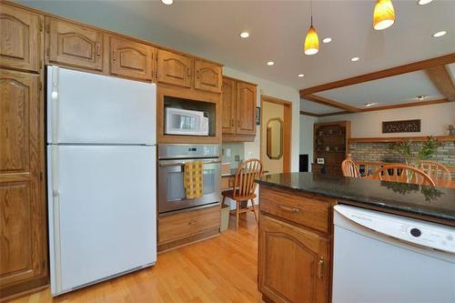 27 Princemere Rd, Winnipeg, MB 