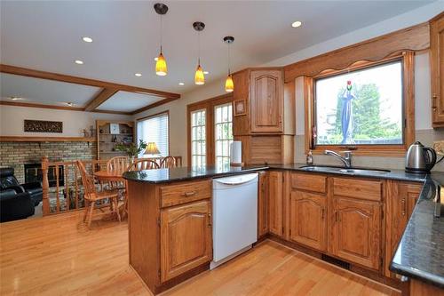 27 Princemere Rd, Winnipeg, MB 