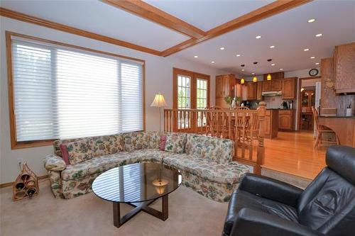 27 Princemere Rd, Winnipeg, MB 