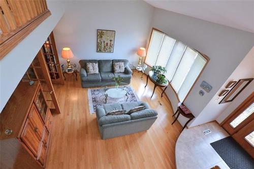 27 Princemere Rd, Winnipeg, MB 