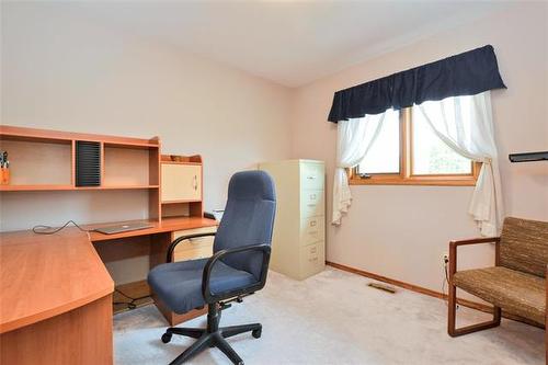 27 Princemere Rd, Winnipeg, MB 