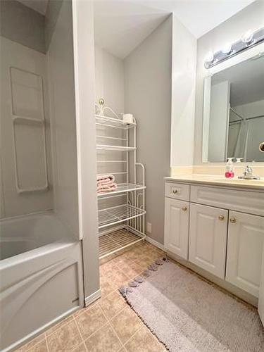 27 Princemere Rd, Winnipeg, MB 