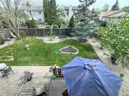 27 Princemere Rd, Winnipeg, MB 