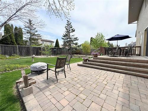 27 Princemere Rd, Winnipeg, MB 