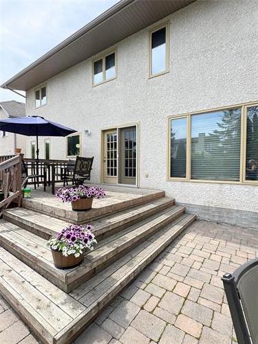 27 Princemere Rd, Winnipeg, MB 