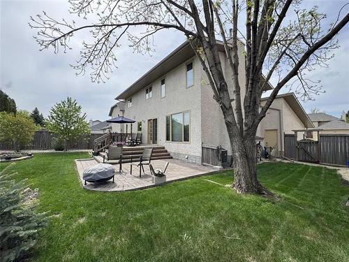 27 Princemere Rd, Winnipeg, MB 
