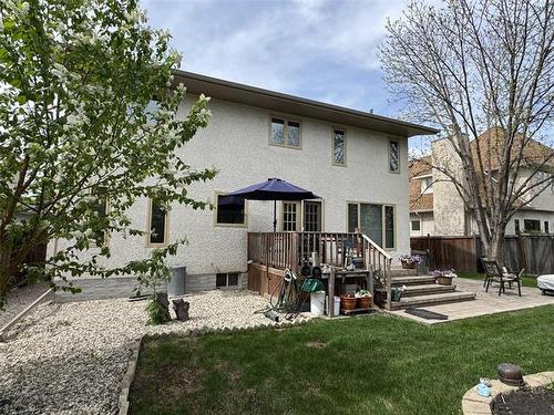 27 Princemere Rd, Winnipeg, MB 