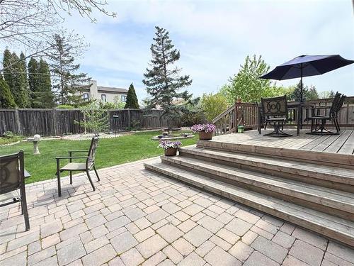 27 Princemere Rd, Winnipeg, MB 