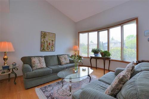 27 Princemere Rd, Winnipeg, MB 