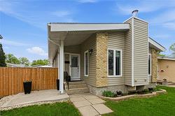11 Arbor GRV  Winnipeg, MB R2G 3R3