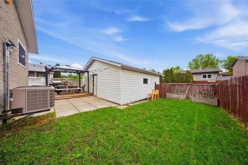 11 Arbor Grv, Winnipeg, MB 