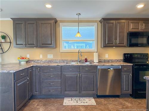 14 Ivory Crt, Woodstock, NB 