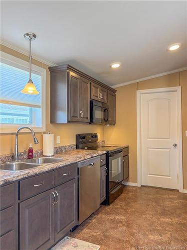 14 Ivory Crt, Woodstock, NB 