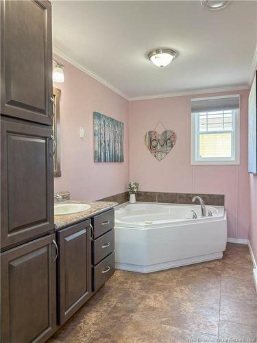 14 Ivory Crt, Woodstock, NB 