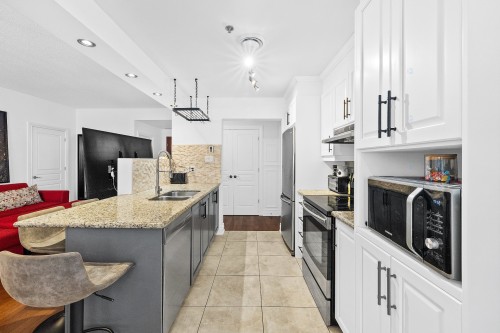 Cuisine - 305-6280 Rue Jarry E., Montréal (Saint-Léonard), QC - Indoor Photo Showing Kitchen With Double Sink With Upgraded Kitchen