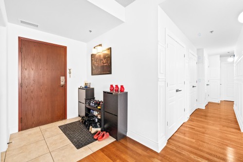 Hall d'entrée/Vestibule - 305-6280 Rue Jarry E., Montréal (Saint-Léonard), QC - Indoor