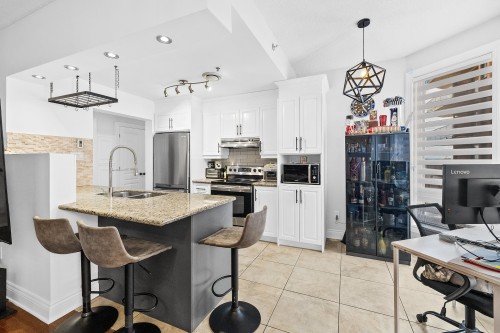 Cuisine - 305-6280 Rue Jarry E., Montréal (Saint-Léonard), QC - Indoor Photo Showing Kitchen With Double Sink With Upgraded Kitchen