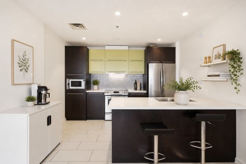 Cuisine - 310-230 Ch. Du Golf, Montréal (Verdun/Île-Des-Soeurs), QC - Indoor Photo Showing Kitchen With Upgraded Kitchen