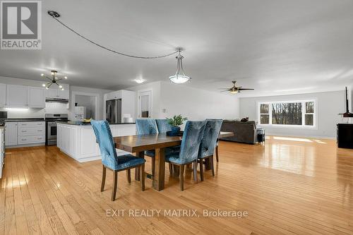 2750 Eldo Street, Ottawa, ON - Indoor Photo Showing Dining Room