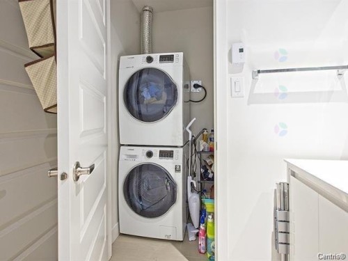 Salle de lavage - 416-2335 Ch. Manella, Mont-Royal, QC - Indoor Photo Showing Laundry Room