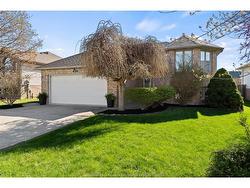 430 WOODRIDGE Drive Tecumseh, ON N8N 4V5