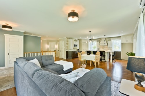 Salon - 117 Rue Paul, Compton, QC - Indoor Photo Showing Living Room