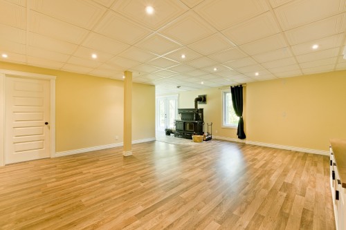 Salle familiale - 117 Rue Paul, Compton, QC - Indoor