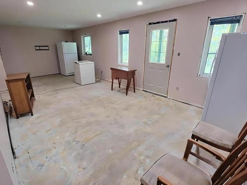 285 Sundwall Rd, Stratton, ON - Indoor