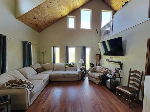 285 Sundwall Rd, Stratton, ON - Indoor Photo Showing Living Room