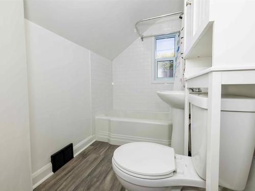 408 Kingsway Avenue, Thunder Bay, ON - Indoor Photo Showing Bathroom
