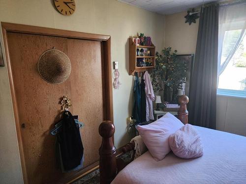 314 Mary Street, Schreiber, ON - Indoor Photo Showing Bedroom