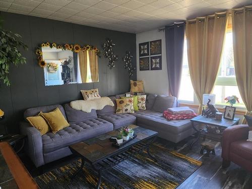314 Mary Street, Schreiber, ON - Indoor Photo Showing Living Room