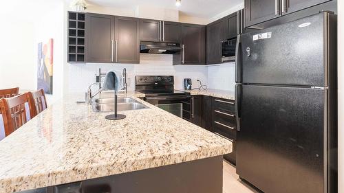 218-1089 Sunset Drive, Kelowna, BC - Indoor Photo Showing Kitchen With Double Sink With Upgraded Kitchen