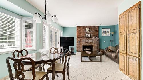 627 Hardie Road, Kelowna, BC - Indoor With Fireplace