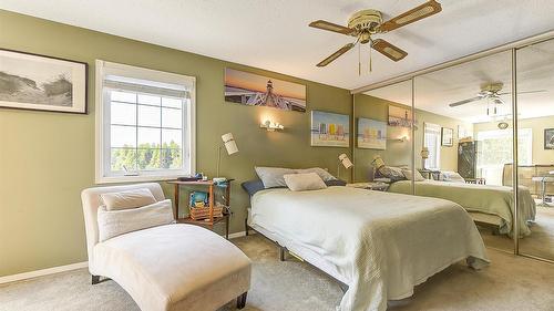 627 Hardie Road, Kelowna, BC - Indoor Photo Showing Bedroom