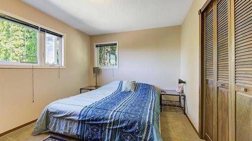 627 Hardie Road, Kelowna, BC - Indoor Photo Showing Bedroom