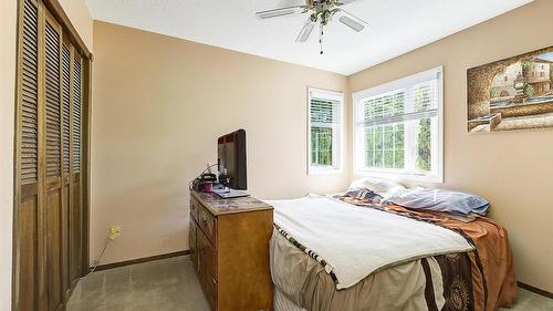 627 Hardie Road, Kelowna, BC - Indoor Photo Showing Bedroom