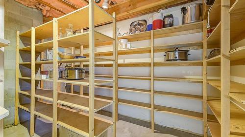 627 Hardie Road, Kelowna, BC - Indoor With Storage