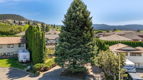 627 Hardie Road, Kelowna, BC - Outdoor With View