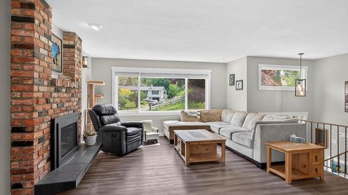 1399 Lamar Drive, Kamloops, BC - Indoor Photo Showing Living Room With Fireplace