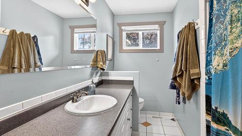 1399 Lamar Drive, Kamloops, BC - Indoor Photo Showing Bathroom