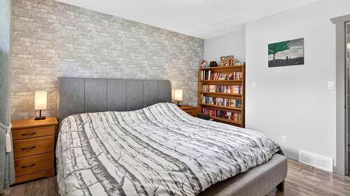 1399 Lamar Drive, Kamloops, BC - Indoor Photo Showing Bedroom