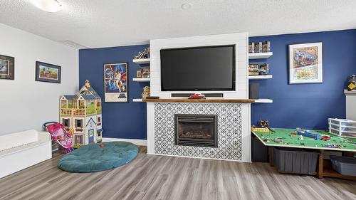 1399 Lamar Drive, Kamloops, BC - Indoor With Fireplace