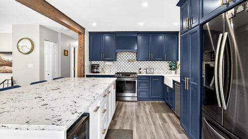 1399 Lamar Drive, Kamloops, BC - Indoor Photo Showing Kitchen With Double Sink With Upgraded Kitchen