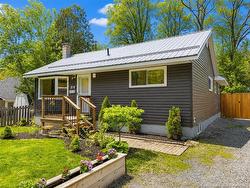 43 Hachey AVE  Fredericton, NB E3A 3X7