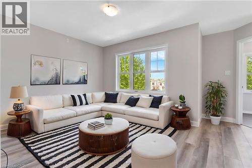 290 Apple Hill Crescent, Kitchener, ON - Indoor Photo Showing Living Room